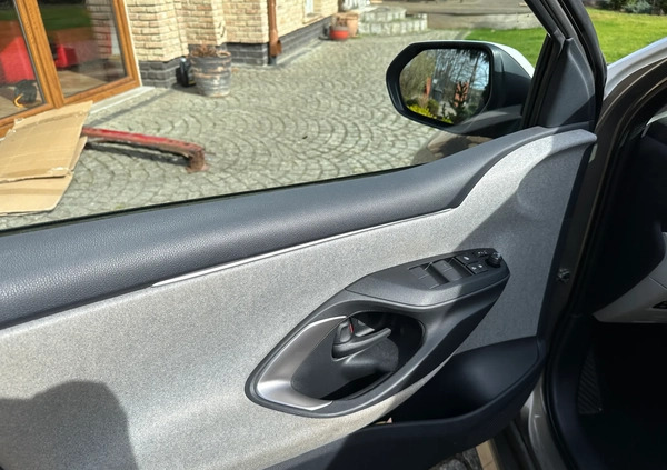 Toyota Yaris cena 75900 przebieg: 48557, rok produkcji 2020 z Biała małe 781